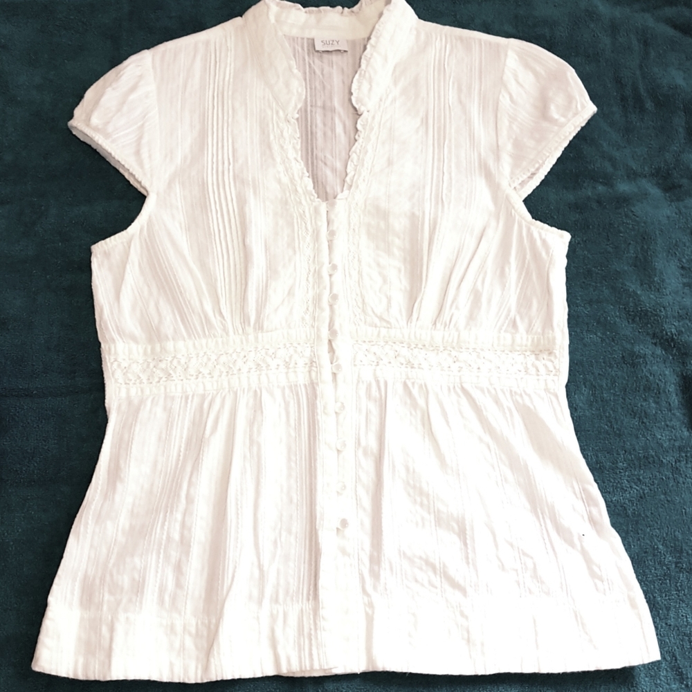 White cotton cap sleeves top w lace, pleats, frills
